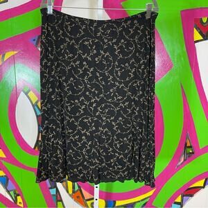 Briggs New York, Black and Gold Knee Length Skirt. Size 1XL. Excellent condition
